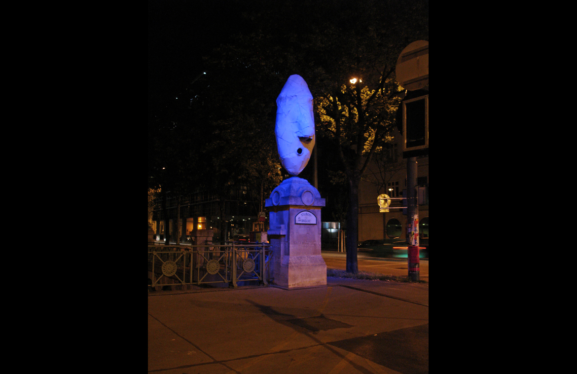 Luemurenkoepfe_Franz_West_LED_Beleuchtung_podpod_Anstrahlung