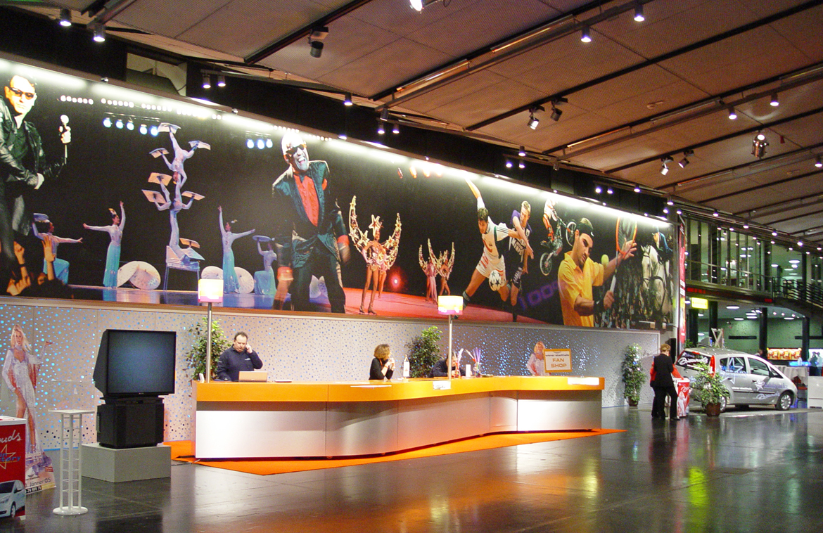 Wiener_Stadthalle_Foyer_Ticket_Merchandising